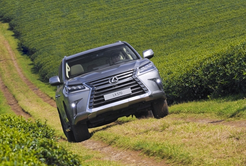 anh-chi-tiet-lexus-lx570-moi