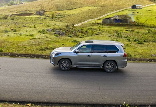 anh-chi-tiet-lexus-lx570-moi-1