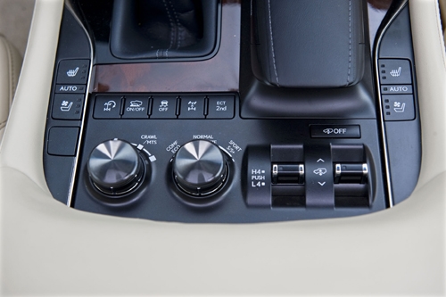 anh-chi-tiet-lexus-lx570-moi-7