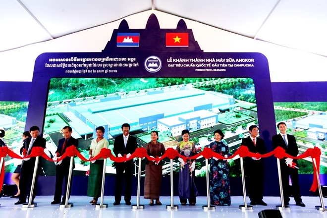 Vinamilk xay nha may sua dau tien tai Campuchia hinh anh 2