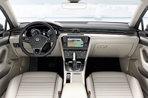 volkswagen-passat-2016-doi-thu-moi-cua-camry-tai-viet-nam-1