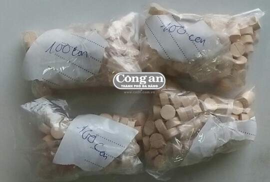 Tang vật là 400 viên thuốc lắc chưa kịp bán.