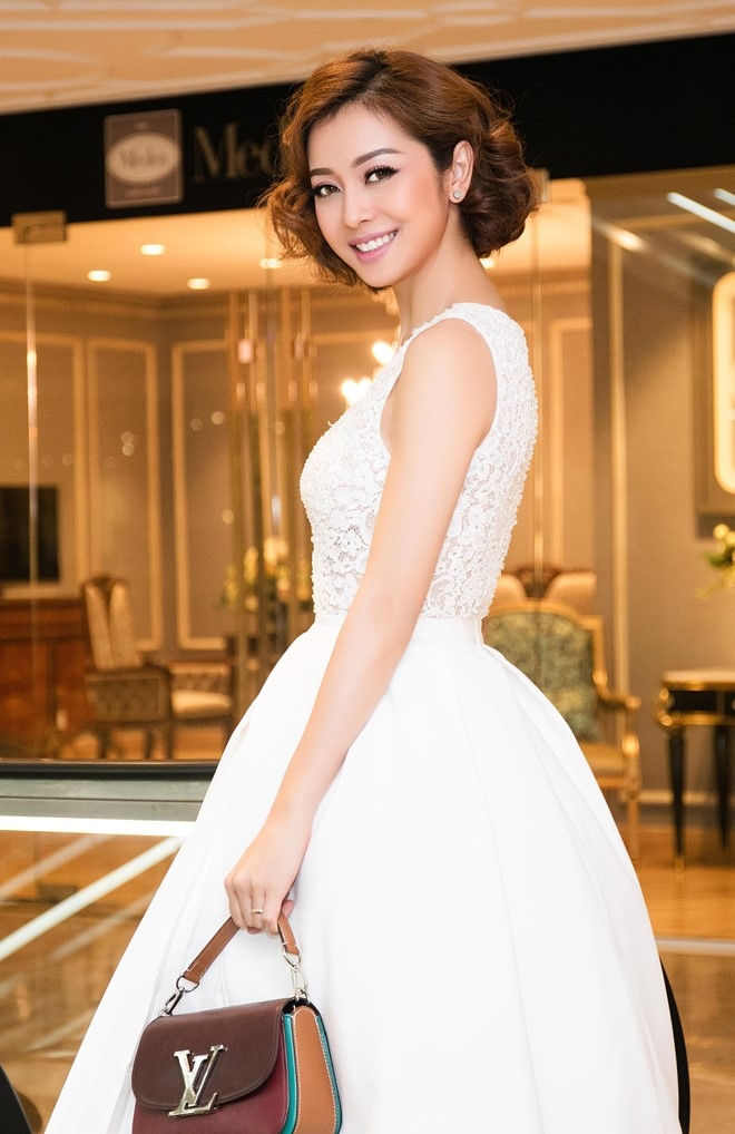 Jennifer Pham doi toc ngan tre trung di su kien hinh anh 3
