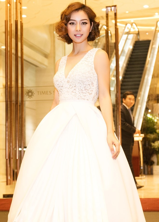 Jennifer Pham doi toc ngan tre trung di su kien hinh anh 4