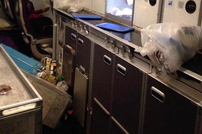 May bay Malaysia Airlines cho 378 nguoi gap su co giua troi hinh anh 1