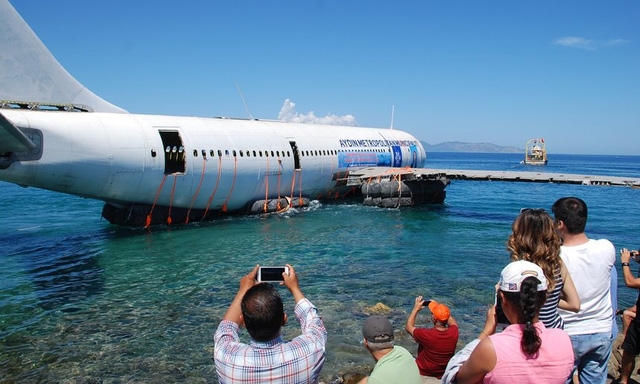  Máy bay Airbus bị đánh chìm. (Ảnh: Getty) 