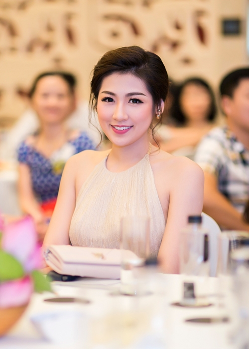 a-hau-tu-anh-khoe-da-thit-tao-bao-4
