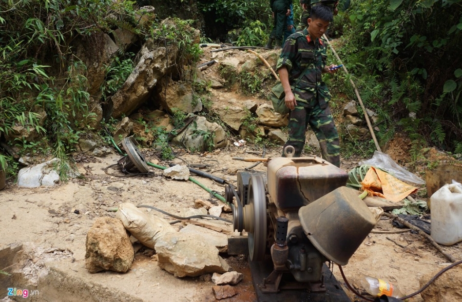 Hien truong tim kiem 3 phu vang bi ngat khi hinh anh 4