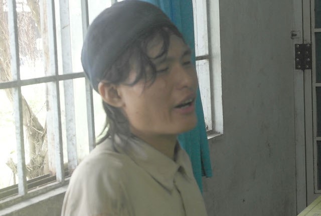 Thanh nien o mien Tay do dau hoa dot cong an vien hinh anh 2
