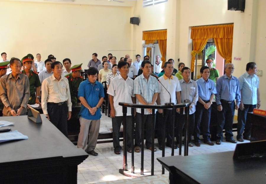Kết thúc ngày xét xử thứ 2, chỉ có 4/10 bị cáo nhận tội