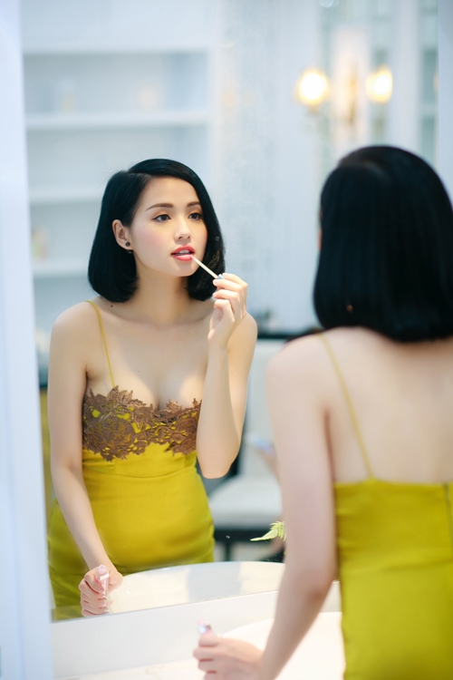 'Gái một con' Tâm Tít diện mốt váy ngủ đi sự kiện