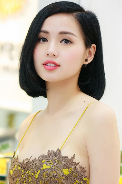 'Gái một con' Tâm Tít diện mốt váy ngủ đi sự kiện