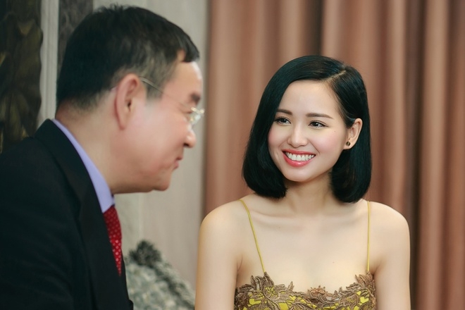 'Gái một con' Tâm Tít diện mốt váy ngủ đi sự kiện