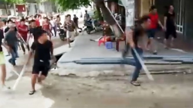 Có ít nhất 40 thanh niên tham gia vào vụ truy sát /// Ảnh cắt từ Clip