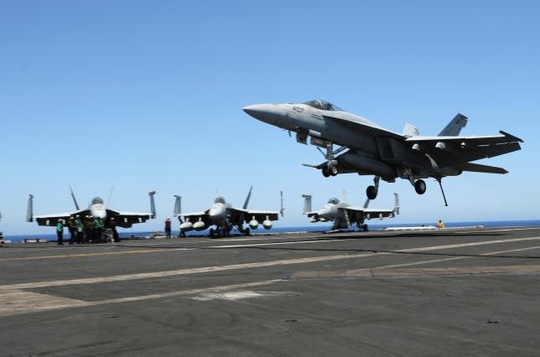  Máy bay cất cánh từ tàu sân bay USS Harry S. Truman. Ảnh: Reuters 