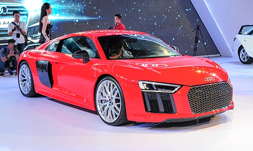 audi-khoe-r8-v10-plus-tai-ha-noi