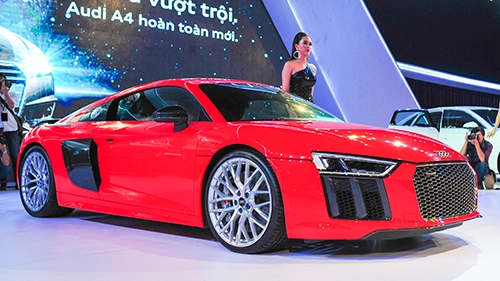 audi-khoe-r8-v10-plus-tai-ha-noi-1