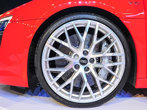 audi-khoe-r8-v10-plus-tai-ha-noi-5