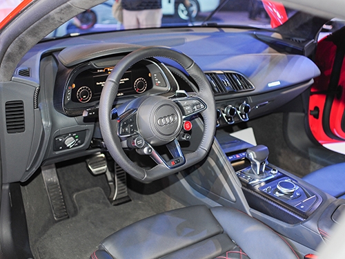 audi-khoe-r8-v10-plus-tai-ha-noi-6