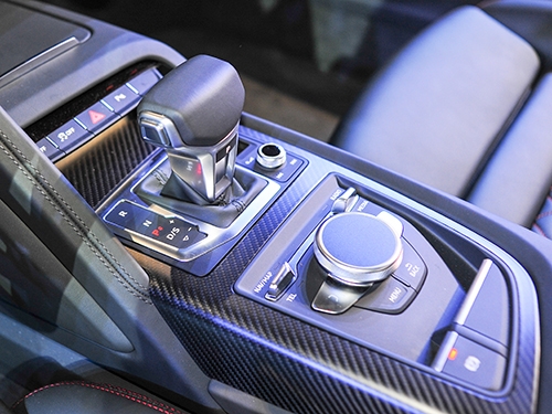 audi-khoe-r8-v10-plus-tai-ha-noi-8