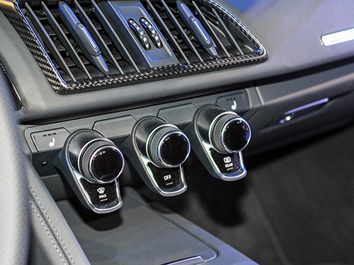 audi-khoe-r8-v10-plus-tai-ha-noi-9