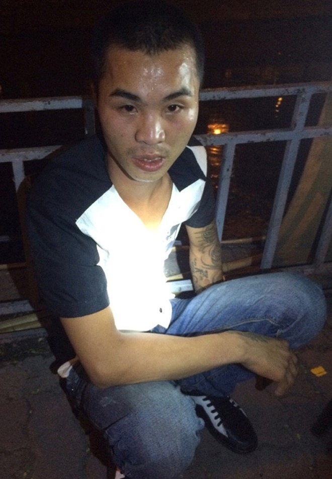 Canh sat 141 bat nong nghi pham trom xe tay ga hinh anh 1