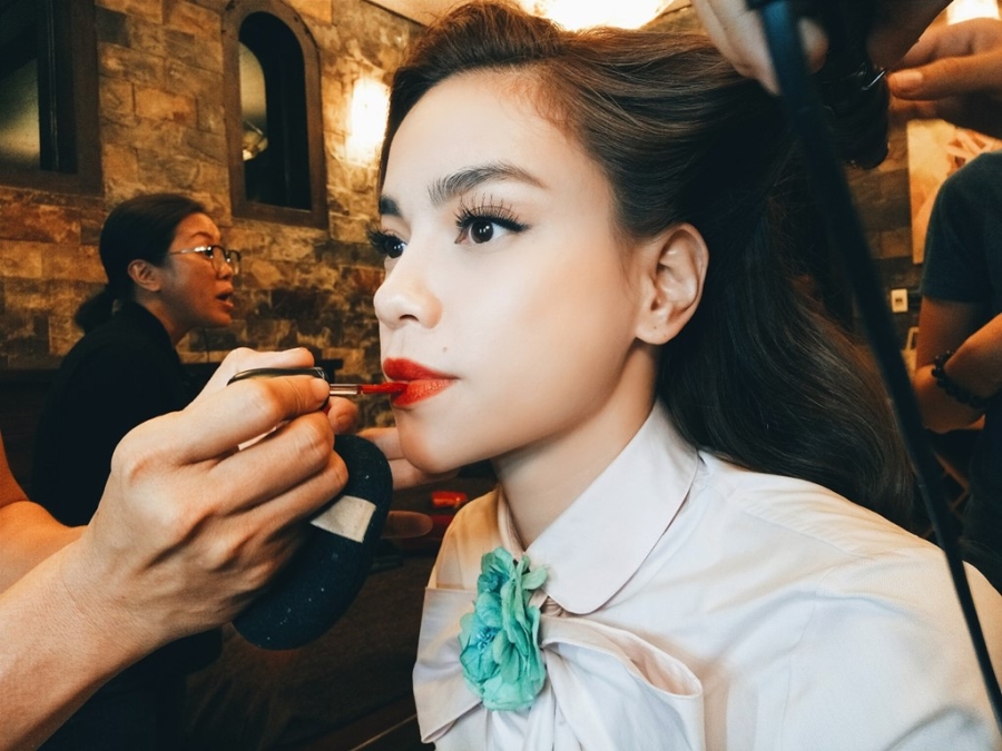 Ha Ho dien vest do ‘quyen luc’ trong hau truong The Face hinh anh 3