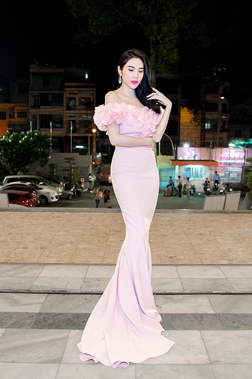 thuy tien khoe duong cong van nguoi me voi vay duoi ca - 4