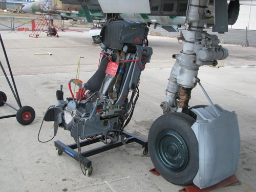 phi-cong-tiem-kich-su-30-thoat-hiem-the-nao-1