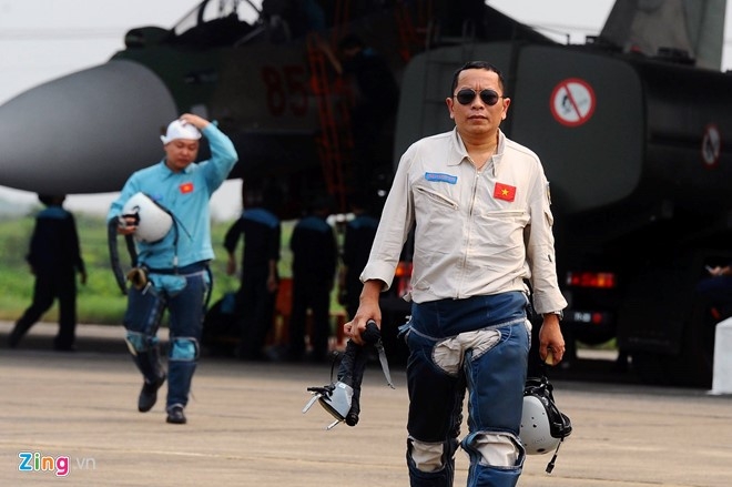 Phi cong Su-30 thoat nan lap tuc tham gia tim dong doi hinh anh 1