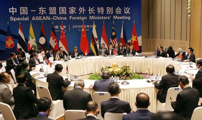 ASEAN thao luan viec cong bo tuyen bo chung ve Bien Dong hinh anh 1
