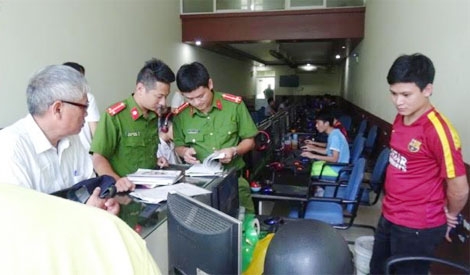 Cơ quan Công an khám xét nơi ở của các đối tượng trong vụ án.