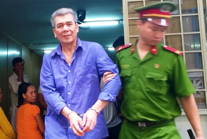 Xach dao dam chet nguoi vi va cham trong luc mua thit bo hinh anh 1