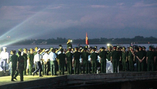 Gia dinh vao Nghe An nhan thi the phi cong Tran Quang Khai hinh anh 1