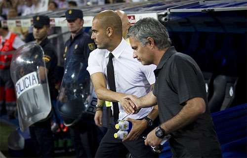 pep-vao-trung-tam-mourinho-song-o-ngoai-thanh-manchester