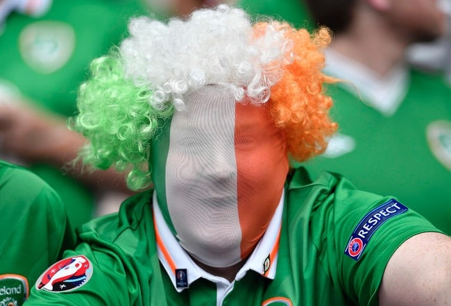 Muon kieu hoa trang cua co dong vien tai Euro 2016 hinh anh 3