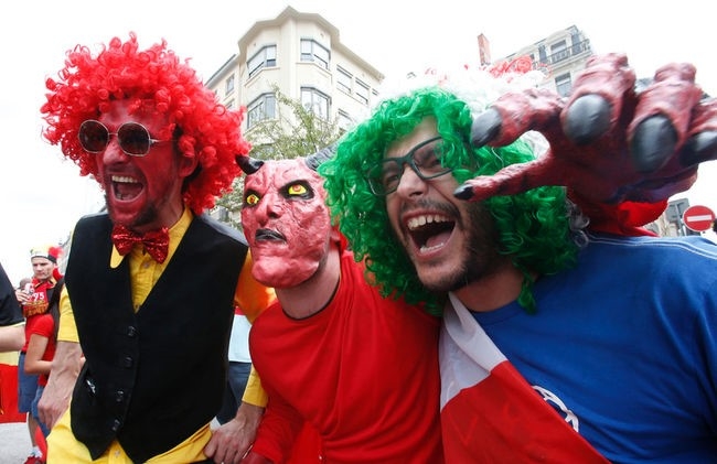 Muon kieu hoa trang cua co dong vien tai Euro 2016 hinh anh 9