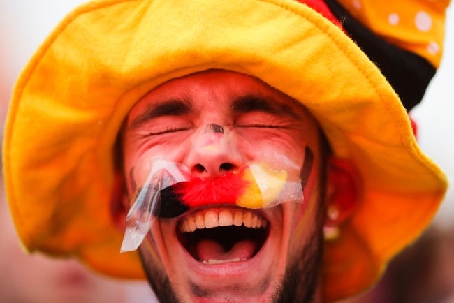 Muon kieu hoa trang cua co dong vien tai Euro 2016 hinh anh 11