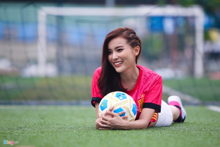 Nguoi dep bien tung anh goi cam co vu doi Tay Ban Nha hinh anh 5