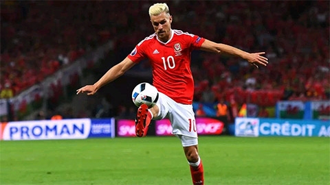 Nếu trượt vụ Mkhitaryan, M.U sẽ hỏi mua Ramsey