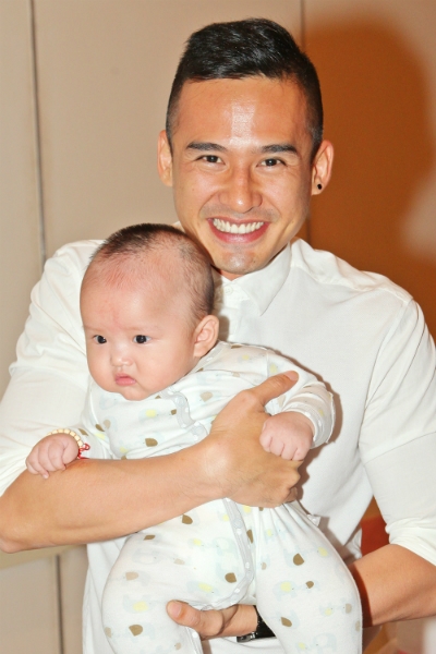 phi-thanh-van-dua-con-trai-4-thang-tuoi-di-tiec-3