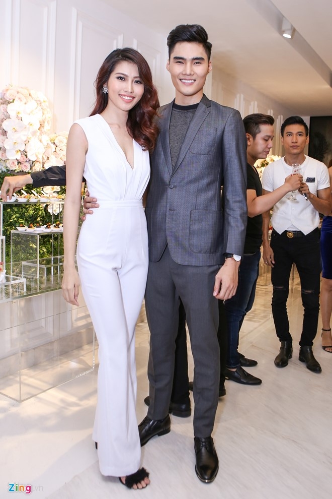 Toc Tien, Angela Phuong Trinh noi bat o su kien hinh anh 12