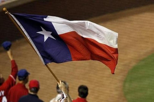Người dân Texas vẫy cờ đòi thực hiện chiến dịch tách khỏi Mỹ (Ảnh: Trunews)