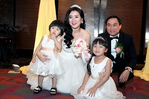 miss teen xuan mai rang ro trong dam cuoi voi chong dai gia - 13