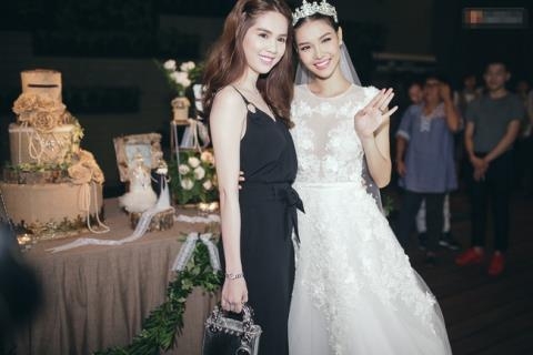 Ngoc Trinh chung minh suc hut an dut dan em Venus