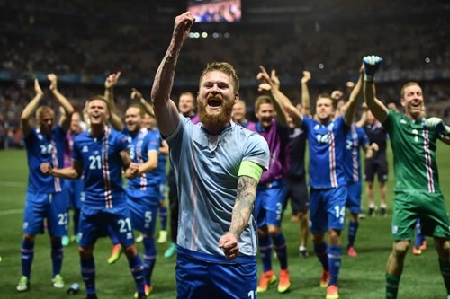 Lạ mắt màn ăn mừng của Iceland sau chiến tích lịch sử - ảnh 1