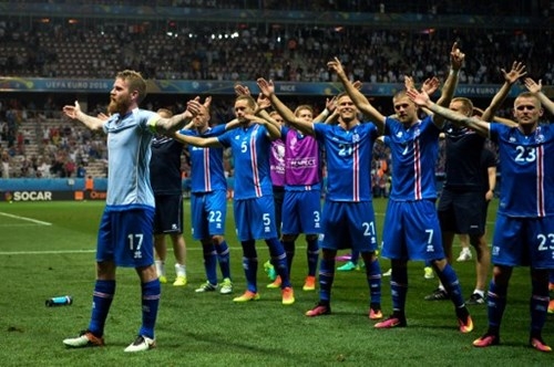 Lạ mắt màn ăn mừng của Iceland sau chiến tích lịch sử - ảnh 2