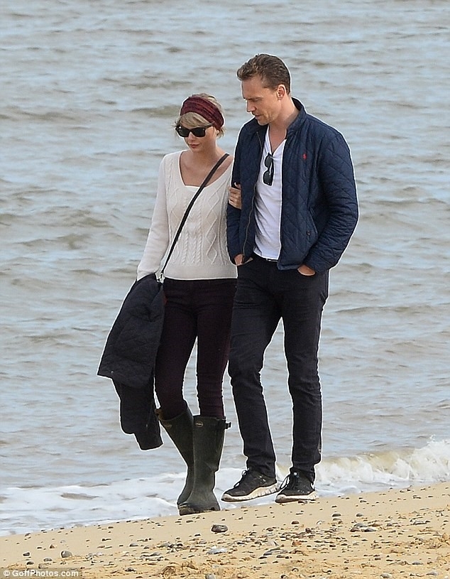 Truoc Taylor Swift, ‘Loki’ tung yeu giao su dai hoc hinh anh 1