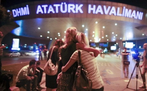 the gioi len an vu danh bom san bay ataturk o tho nhi ky hinh 0
