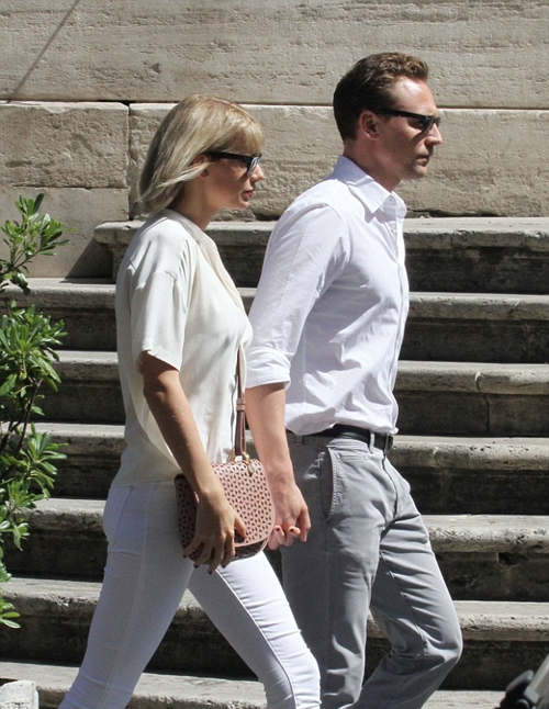 tom-nam-tay-taylor-swift-di-khap-thanh-rome-1